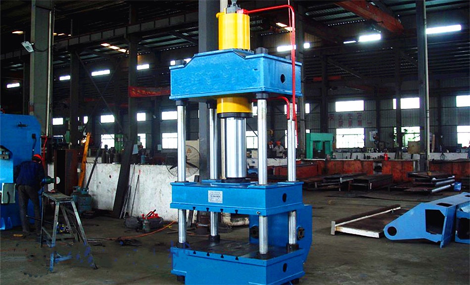 315噸四柱液壓機(jī)客戶現(xiàn)場(chǎng)